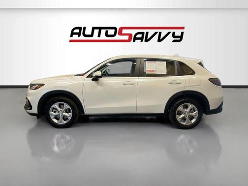 Platinum White Pearl 2025 Honda HR-V LX