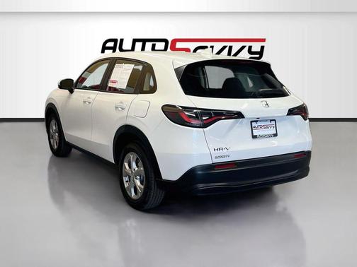 Platinum White Pearl 2025 Honda HR-V LX