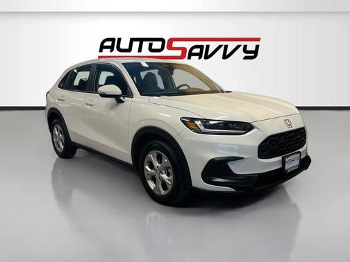 Platinum White Pearl 2025 Honda HR-V LX
