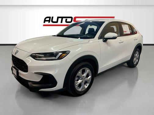 Platinum White Pearl 2025 Honda HR-V LX