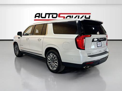 White Frost Tricoat 2023 GMC Yukon XL Denali Ultimate