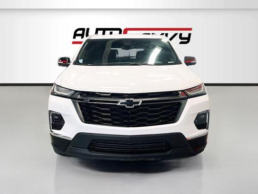 Summit White 2023 Chevrolet Traverse Premier
