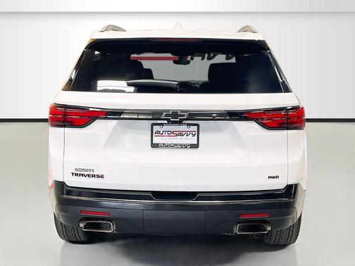 Summit White 2023 Chevrolet Traverse Premier