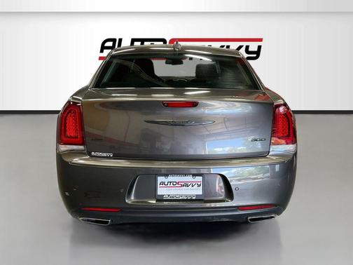 Granite Crystal Metallic Clearcoat 2022 Chrysler 300 Touring
