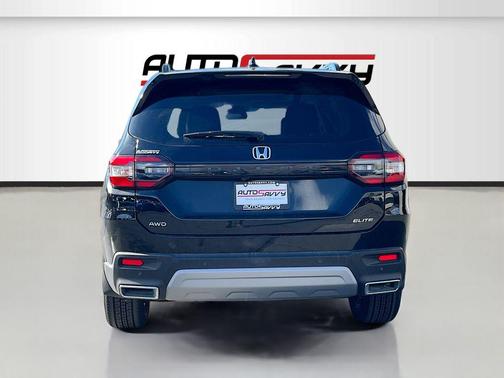 Crystal Black Pearl 2025 Honda Pilot Elite