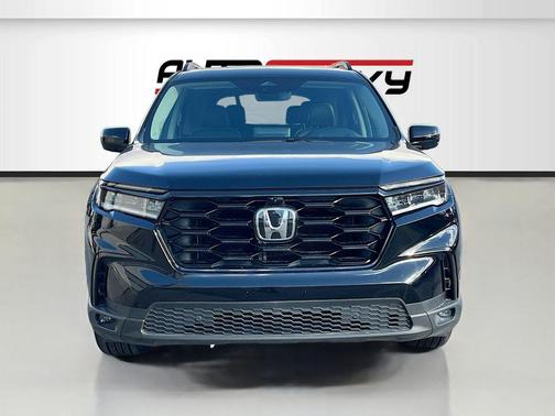 Crystal Black Pearl 2025 Honda Pilot Elite