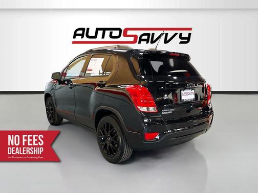 Mosaic Black Metallic 2022 Chevrolet Trax LT