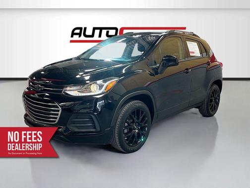 Mosaic Black Metallic 2022 Chevrolet Trax LT