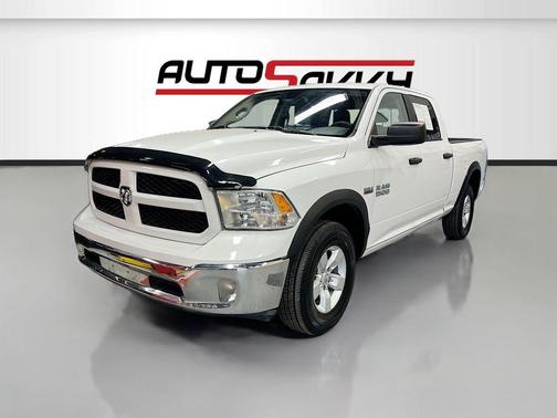 Bright White Clearcoat 2017 RAM 1500 SLT