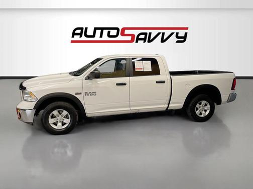 Bright White Clearcoat 2017 RAM 1500 SLT
