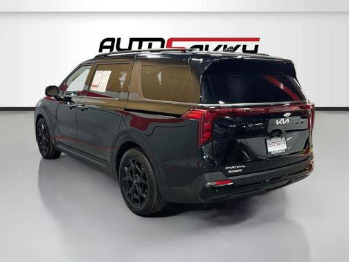 Aurora Black Pearl 2025 Kia Carnival SX