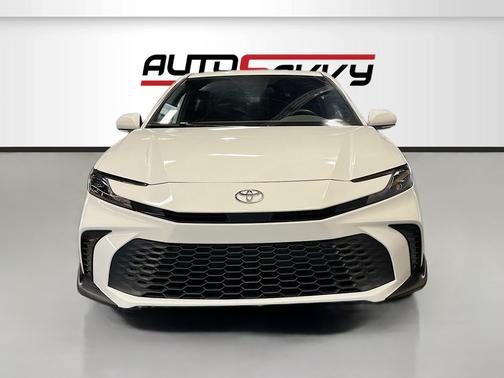 Ice 2025 Toyota Camry SE