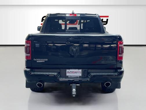 Diamond Black Crystal Pearlcoat 2023 RAM 1500 Laramie