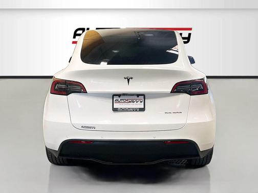 2022 Tesla Model Y Long Range Dual Motor All-Wheel Drive