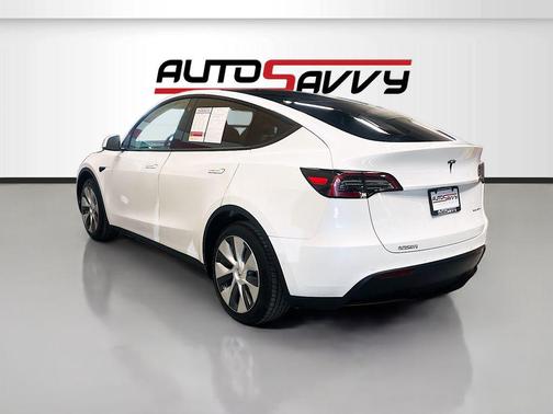 2022 Tesla Model Y Long Range Dual Motor All-Wheel Drive