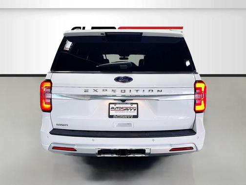 Star White Metallic Tri-Coat 2022 Ford Expedition Max Platinum