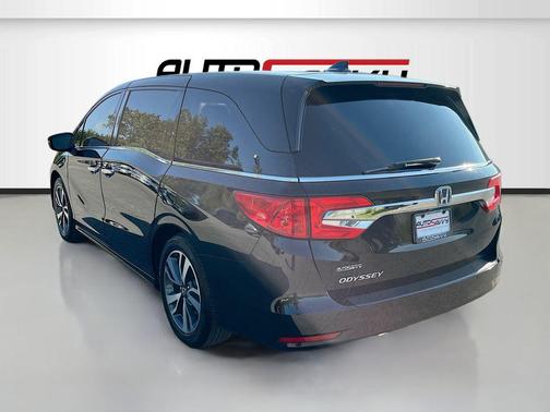Crystal Black Pearl 2023 Honda Odyssey Touring