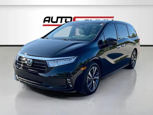 Crystal Black Pearl 2023 Honda Odyssey Touring