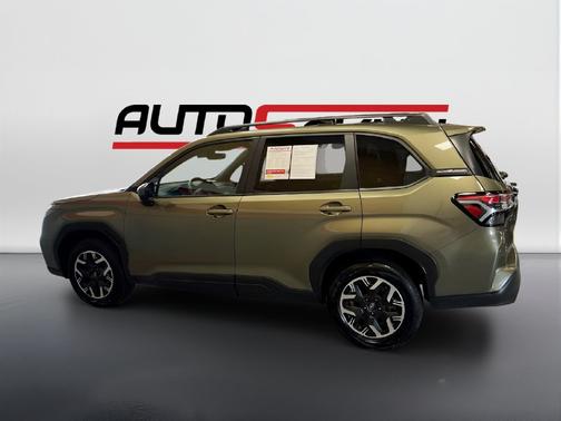 Autumn Green Metallic 2025 Subaru Forester AWD