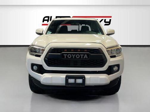 Super White 2017 Toyota Tacoma TRD Sport