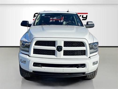 2017 RAM 2500 Laramie Crew Cab 4x4 6'4' Box