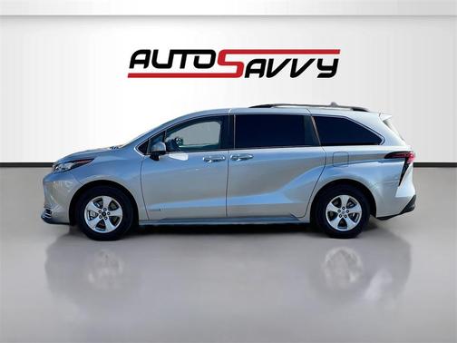 2021 Toyota Sienna XLE 8 Passenger