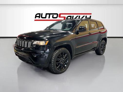 Diamond Black Crystal Pearlcoat 2018 Jeep Grand Cherokee Altitude