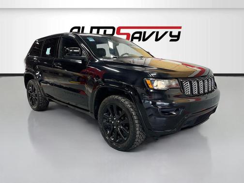 Diamond Black Crystal Pearlcoat 2018 Jeep Grand Cherokee Altitude