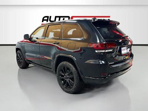 Diamond Black Crystal Pearlcoat 2018 Jeep Grand Cherokee Altitude