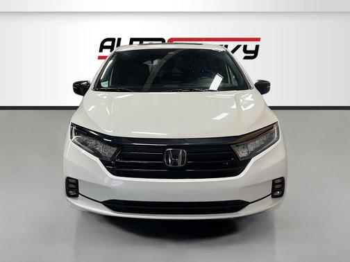 White 2023 Honda Odyssey Sport