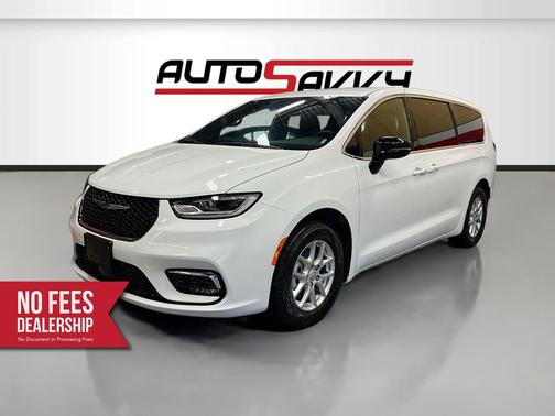 Bright White Clearcoat 2026 Chrysler Pacifica Select