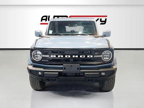 Azure Gray Metallic Tri-Coat 2023 Ford Bronco Outer Banks