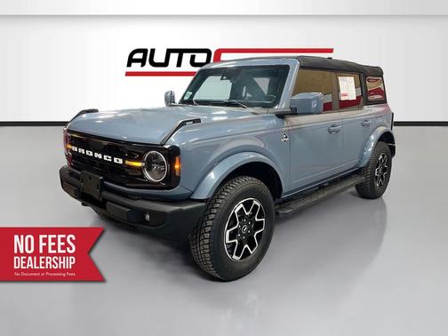Azure Gray Metallic Tri-Coat 2023 Ford Bronco Outer Banks