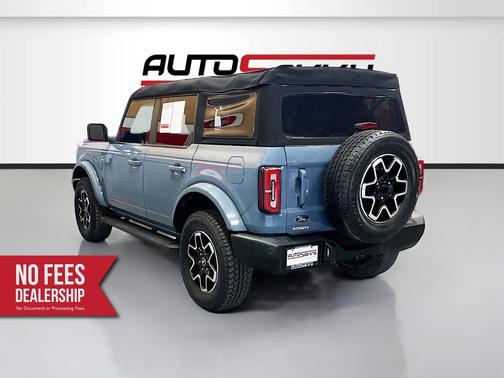 Azure Gray Metallic Tri-Coat 2023 Ford Bronco Outer Banks