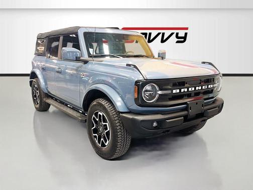 Azure Gray Metallic Tri-Coat 2023 Ford Bronco Outer Banks