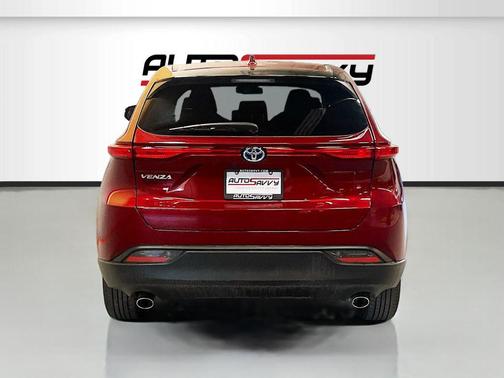 2024 Toyota Venza LE