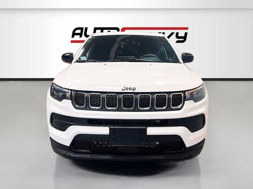 Bright White Clearcoat 2023 Jeep Compass Sport