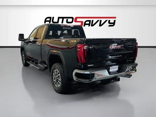 Onyx Black 2024 GMC Sierra 2500 SLT