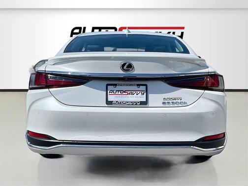 2025 Lexus ES 300h Base