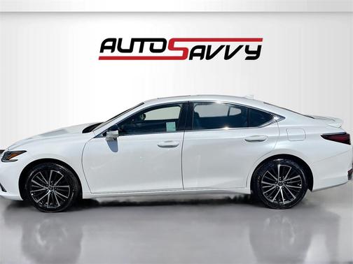 2025 Lexus ES 300h Base