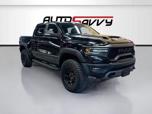 Diamond Black Crystal Pearlcoat 2022 RAM 1500 TRX