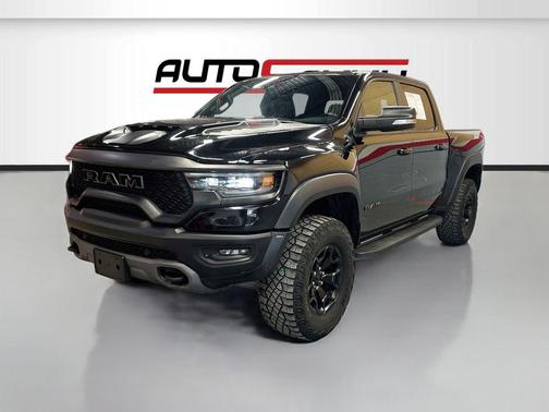 Diamond Black Crystal Pearlcoat 2022 RAM 1500 TRX