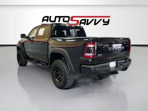 Diamond Black Crystal Pearlcoat 2022 RAM 1500 TRX