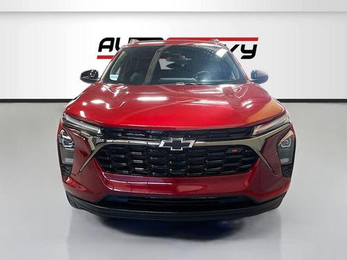 Crimson Metallic 2025 Chevrolet Trax FWD 2RS