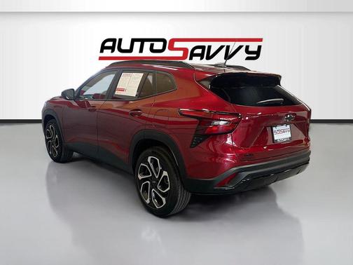 Crimson Metallic 2025 Chevrolet Trax FWD 2RS
