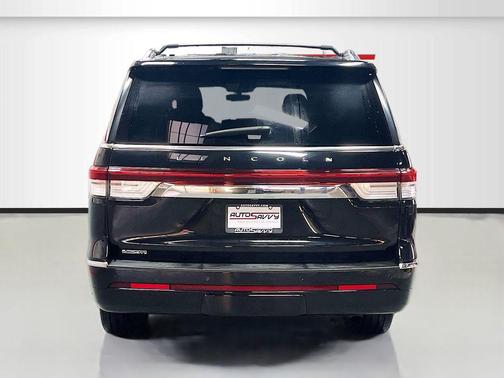 Infinite Black Metallic Clearcoat 2023 Lincoln Navigator Reserve