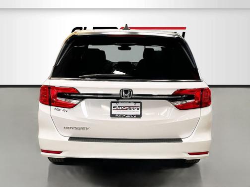 White 2024 Honda Odyssey EX-L