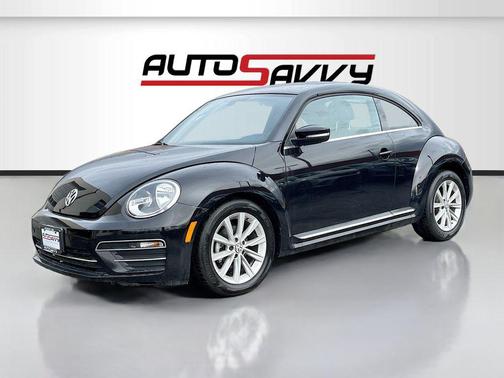Deep Black 2019 Volkswagen Beetle 2.0T SE
