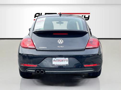 Deep Black 2019 Volkswagen Beetle 2.0T SE