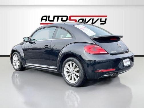 Deep Black 2019 Volkswagen Beetle 2.0T SE
